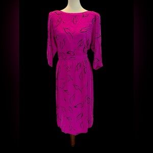 Maggy London by Jeannene Booher Pink Dress with‎ Black Leaf Pattern SILK Vintage